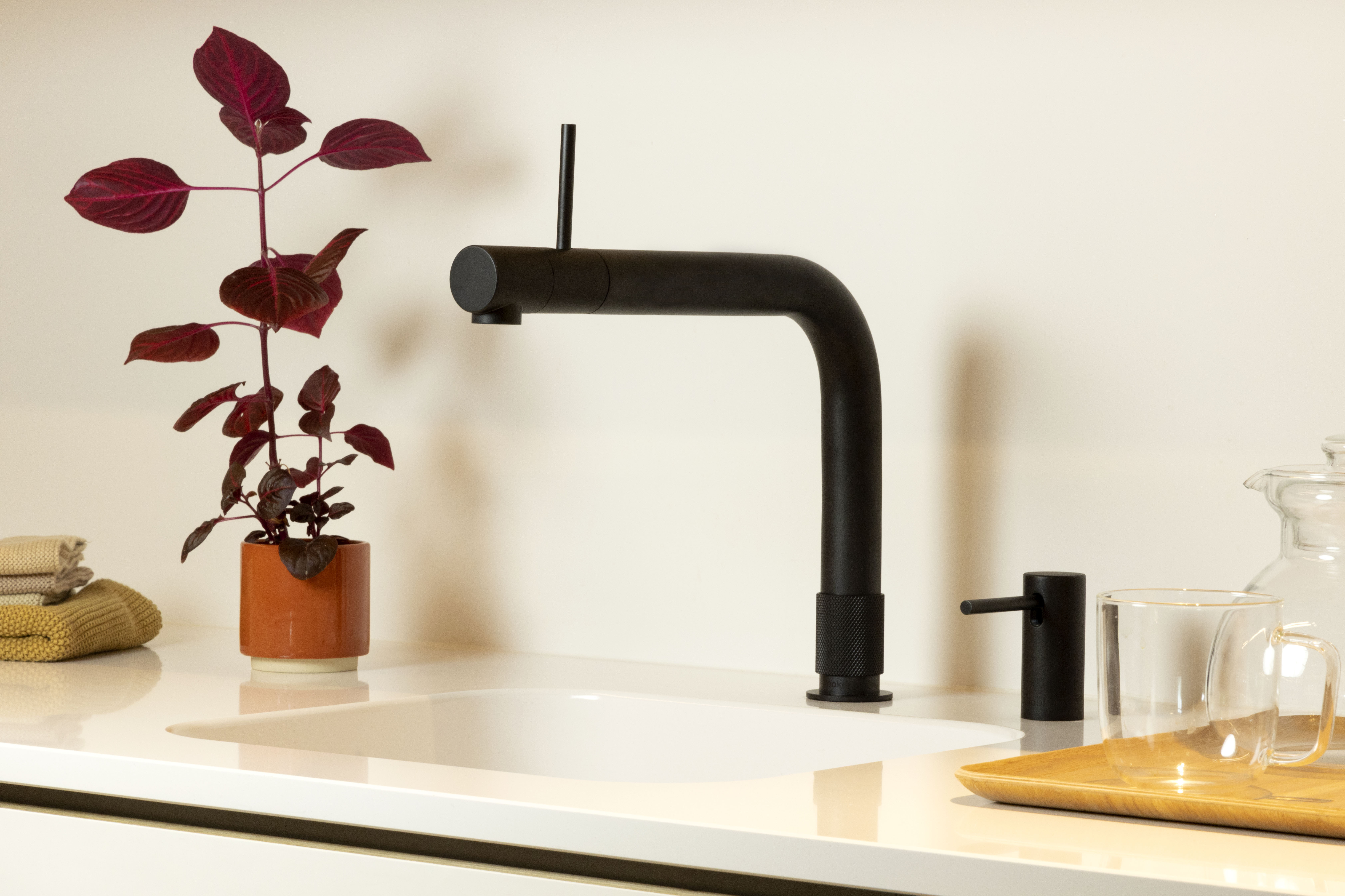2122 FTBLK Front tap Black Quooker pantry
