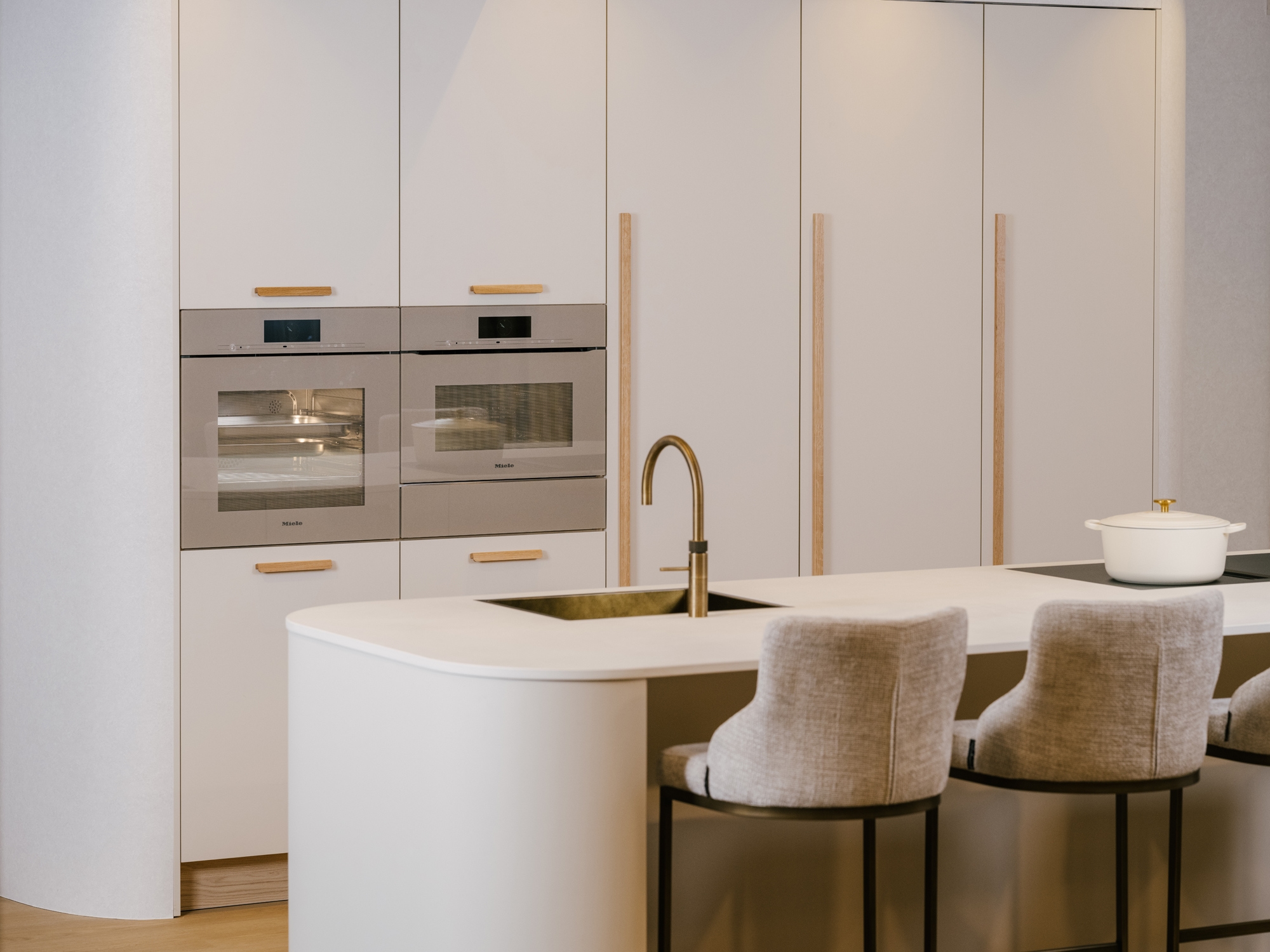 Miele Pearl Beige 16