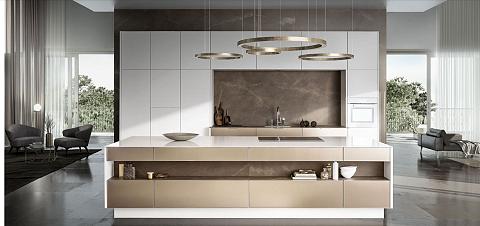 SieMatic Pure gouden keuken met wit keukenblad en witte kastenwand, ASWA Keukens