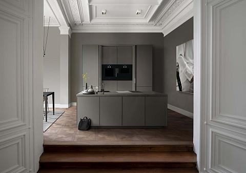 SieMatic Pure keuken met kookeiland met hoge keukenkasten, ASWA Keukens