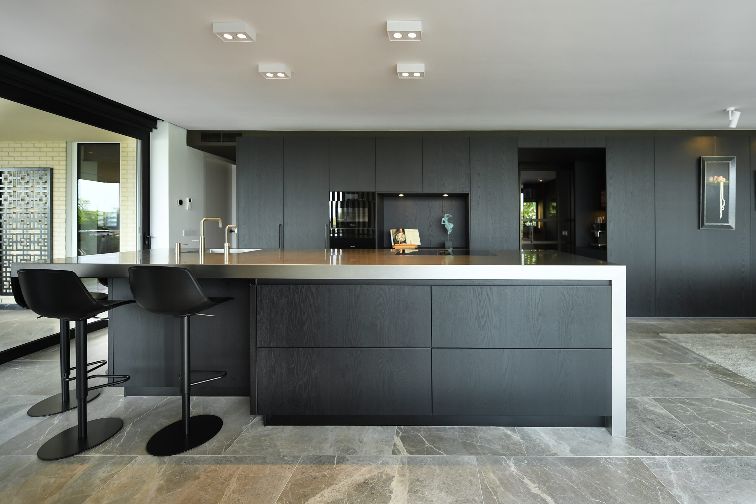 Luxe houten keuken zwart, Klantervaring ASWA Keukens 